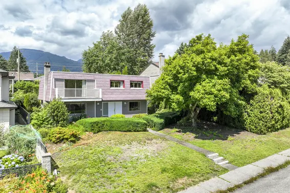 546 West 20th Street, North Vancouver