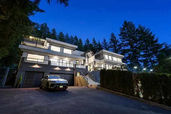 4556 Woodgreen Drive, West Vancouver