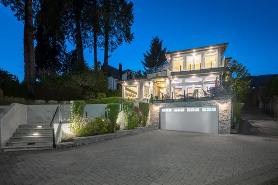 2567 Lawson Avenue, West Vancouver