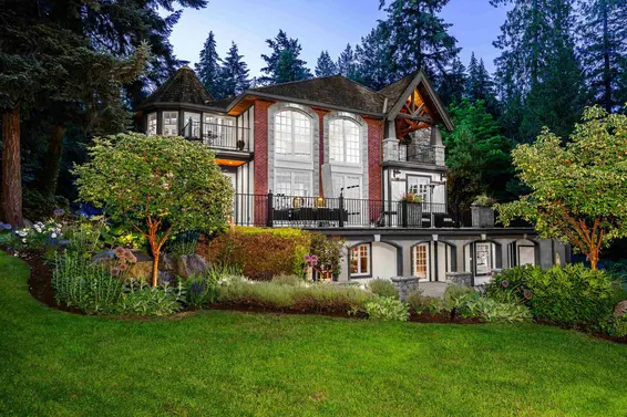 4555 Piccadilly North, West Vancouver