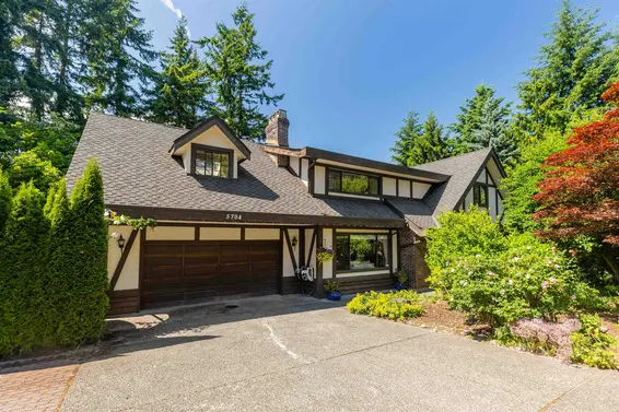 5704 Westport Road, West Vancouver