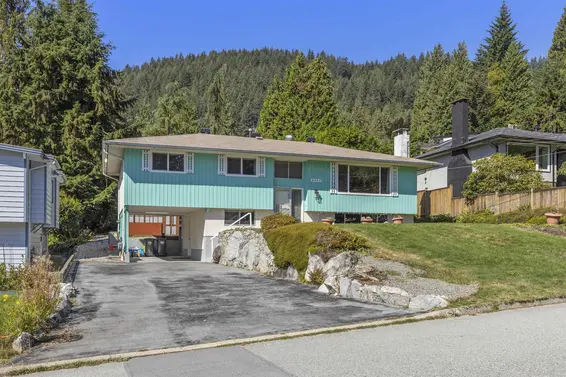 4547 Valley Road, North Vancouver