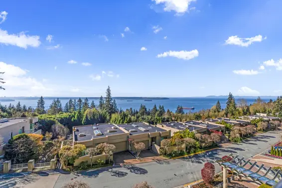 403 3131 Deer Ridge Drive, West Vancouver