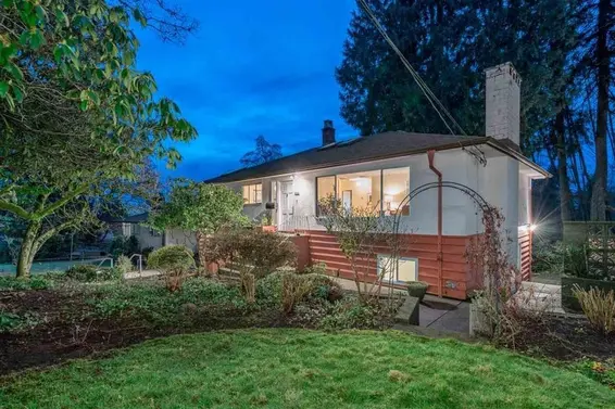 3737 Calder Avenue, North Vancouver